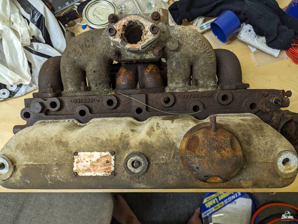 Rocker cover component cleaning step view