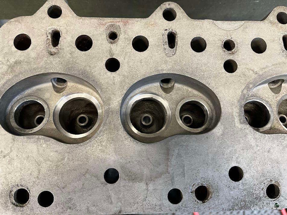 Cylinder head surface machining step configuration profile